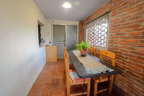 Casa Dos Dormitorios En Venta En Cerro Con Garage