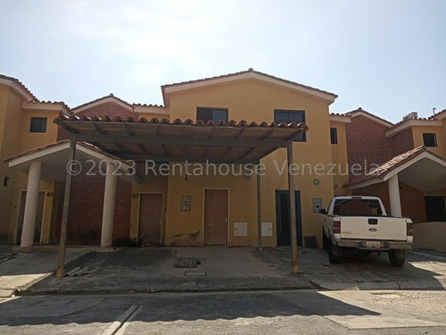 Imagen 6 de 16 de Obra Gris Cocina En Mampostería Con Tope De Granito. Baño En Planta Baja Remodelado Tanque De Agua Subterráneo, Línea Cantv. Conjunto Exclusivo De Solo 52 Th. Agua De Pozo. Vigilancia Privada 24 Hrs.