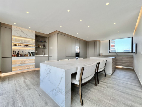 Moderno Penthouse: El Golf