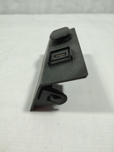 Toma Corriente Consola Central Nissan Sentra 1.8 Mod 13-16 O (Usado)