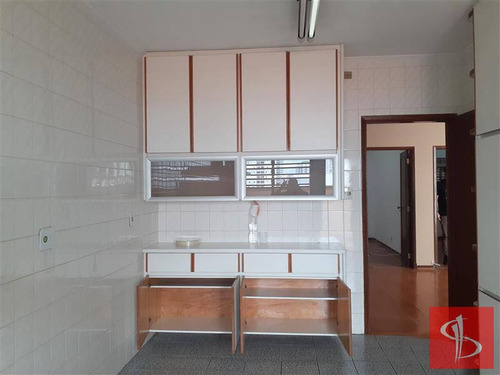 Imagem 7 de 8 de Casa Com Ótima Localização E Reformada. - 397