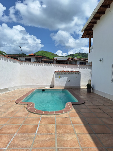 Se Vende Casa 435m2 7h/5b/4p Charallave Country Club