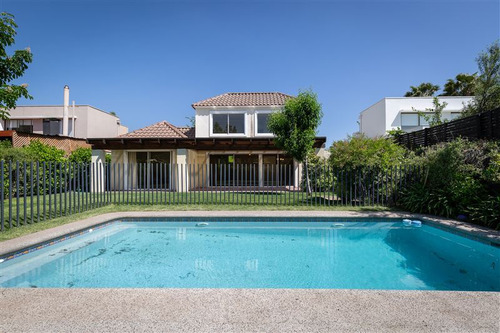 Casa En Santa Elena, 3 Dormitorios, Piscina Y Terraza