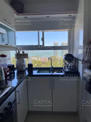 Apartamento De Un Dormitorio Con Vista Al Mar, Playa Mansa, Punta Del Este