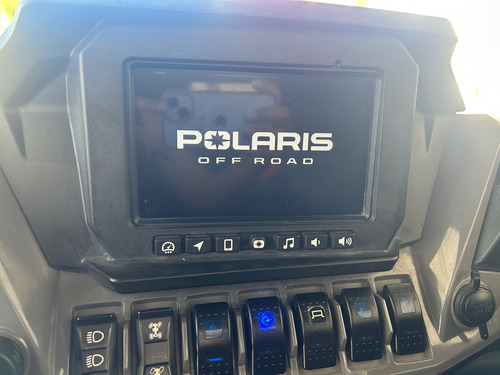 Rzr Xp 1000 Ultimate Año 2024 Color Gris Con Rojo