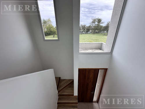 Casa En Venta Sobre Lote Interno En Barbarita - Bancalari.