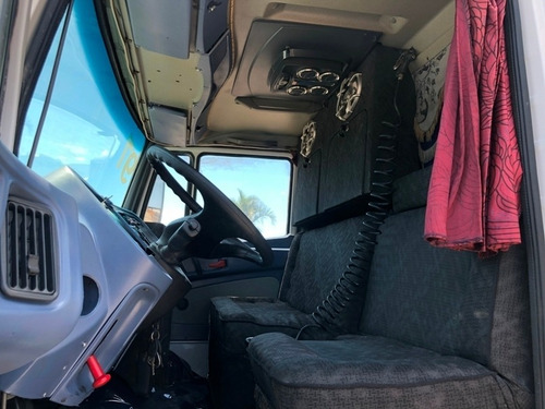 Mercedes Benz L 1620 - Baú 10.45m