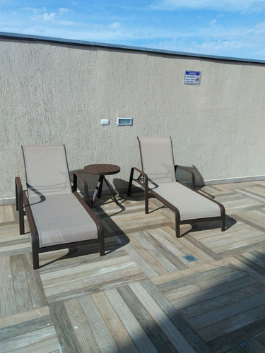Imagem 3 de 5 de Mesa Lateral Para Cadeira Espreguiçadeira De Piscina Jardim