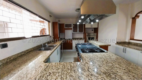 Colinas De Los Ruices !! Espectacular Quinta Tipo Club, 560 M2 Terreno, 514 M2 Const., 5 Hab, 6 Baños, 5 Pe, Piscina, Bar, Sala De Pool, Caminerías, Bellas Áreas Verdes Y Sociales. Verdadera Joya !!