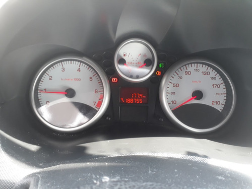 Imagem 4 de 7 de Peugeot 207 Passion 2010 1.4 Xr Flex 4p