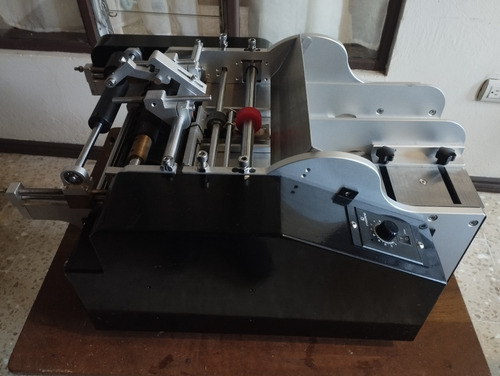 Imagen 3 de 5 de Etiquetadora Paras Envaces Cilindricos Xiaoteng Xt-50a