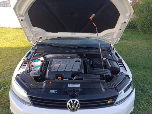 Imagen 7 de 10 de Volkswagen Vento Advance Mt 2.0tdi 2013