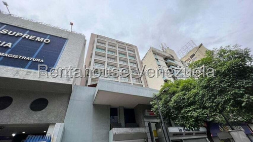 En Venta Local Comercial. - Urb. Chacao.