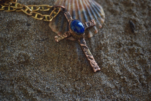 Imagen 3 de 4 de Collar Cruz Con Piedra Preciosa Lapis Lazuli, Bronce, Cod1