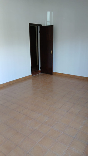 En Alquiler! Casa 3 Dormitorios - Patio C Asador Cochera ¡pleno B Jardin!
