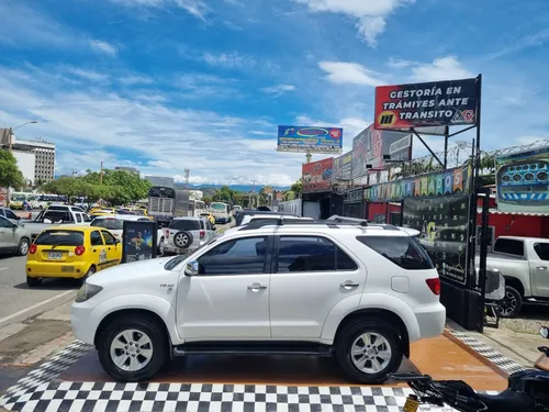 Toyota Fortuner SR5 4.0 AT 4X4