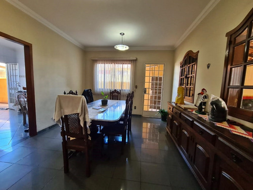 Casa Em Lote Inteiro No Bairro Serrano - 1157