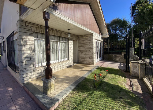 Venta | Casa De 3 Ambientes | 2 Viviendas En Block A Reciclar | En Lo Mejor De Constitucion |