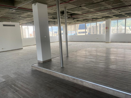 Espacio Abierto, Sin Tabiqueria Para Adaptarlo A Cualquier Proyecto. Alquiler De Oficina En La Emblematica Torre Easo De El Rosal-chacaito. 443 Mts. La Vista Es Maravillosa.