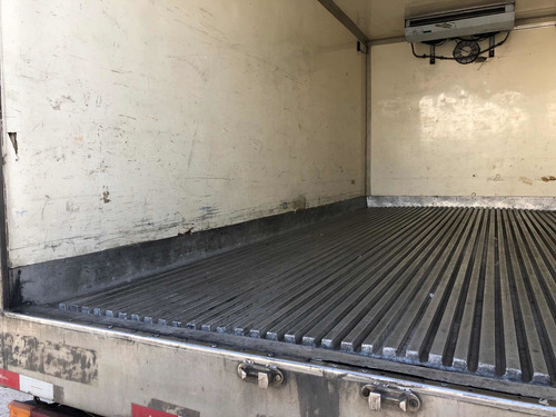 Imagem 10 de 11 de M B 915-c Baú Refrigerado