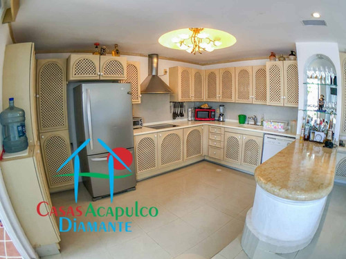 Imagen 8 de 14 de Cad Brisas Diamante 70. Terraza Con Jacuzzi Y Vista Al Mar