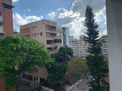 Ss: Vende Apartamento 25-3965 En La Florida De 150 M2, 3h/3b/1pe
