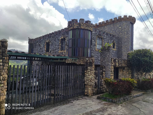 Best House Vende Casa Quinta En Urb. Las Guamas, Lagunetica
