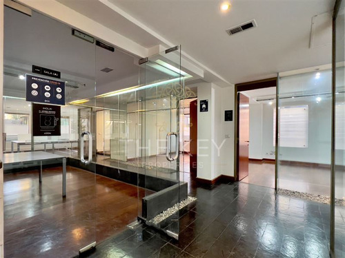 Oficina En Venta En El Golf