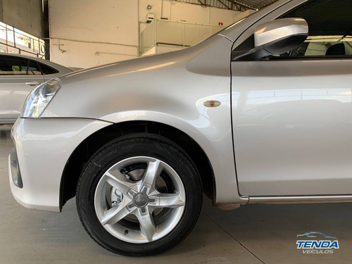 Imagem 2 de 15 de Toyota Etios 1.5 X Sedan 16v Flex 4p Automático
