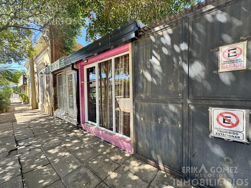 Casa Con 2 Locales En