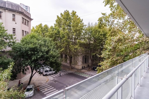 Tres Ambientes En Venta En El Piso 6 Con Cochera. Quartier Del Bajo. Torre 2