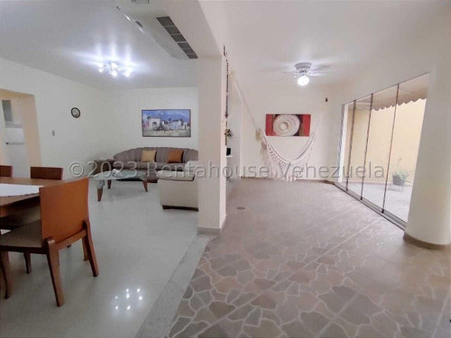 Casa En Venta Urbanizacion La Soledad Maracay Remodelada Pisos De Marmol Buena Ubicacion Zona Norte Kg:23-30429