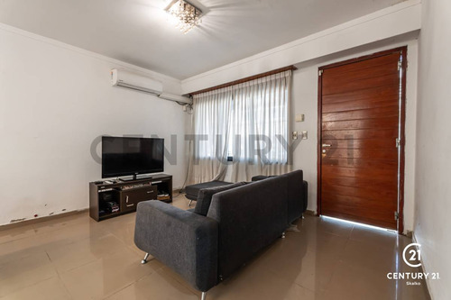 Venta Casa 3 Plantas 5 Dormitorio Cochera Quincho Terraza Jacuzzi. Abasto, Rosario