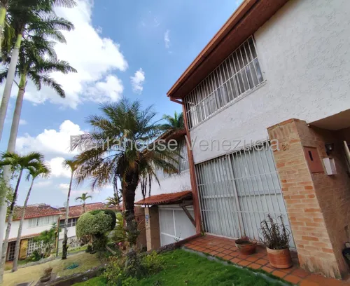 Excelente Townhouse En Venta El Hatillo #25-17948