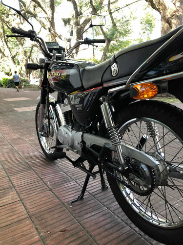 Suzuki Ax 100
