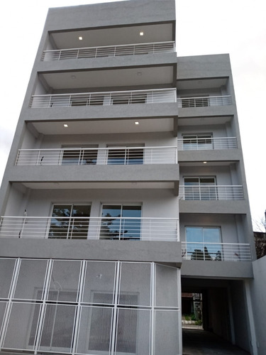 Venta Monte Grande Cochera 1 Vehículo En Edificio! Muy Buena Ubicación!