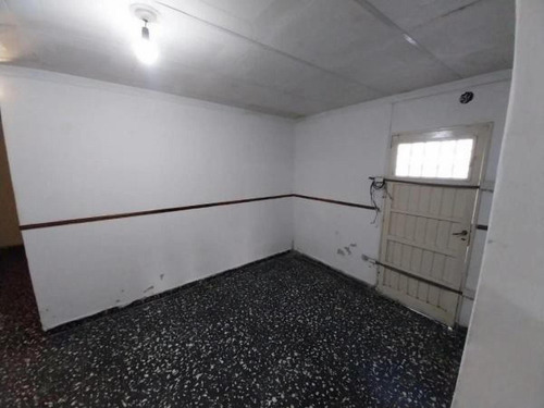 Casa En Venta - 3 Dormitorios 1 Baño - 316mts2 - San Miguel De Tucuman