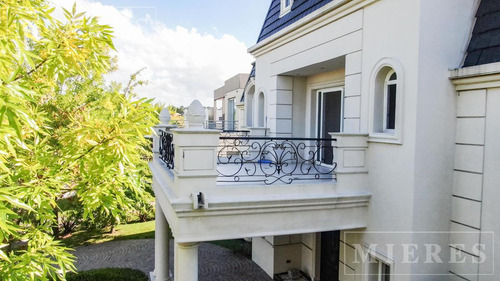Casa De Estilo Frances En Venta En El Yacht, Al Río, Nordelta.