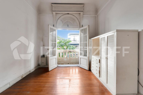 Departamento Francés En Venta En Recoleta. 4 Ambientes