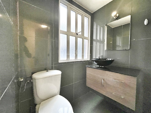 Casa En Venta De 5 Dorm. Mas Servicio En Sector Santa Esther