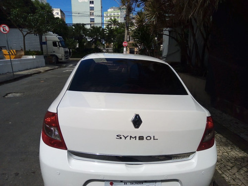 Imagem 3 de 6 de Renault
