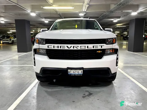 Chevrolet Silverado 4.3 V6 1500 WT Doble Cabina 4x2 At