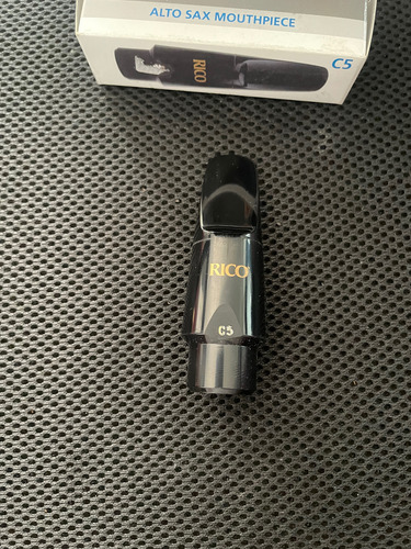 Boquilla Para Saxofón Alto Negro (Usado)