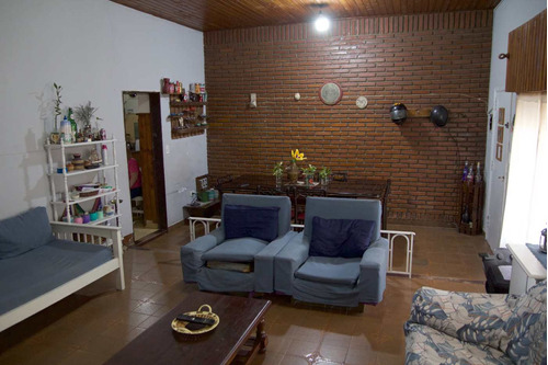 Venta Casa De 3 Ambientes En Chivilcoy Con Parque