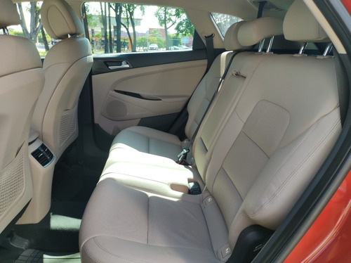 Imagen 10 de 15 de Hyundai Tucson Limited 2016 Roja