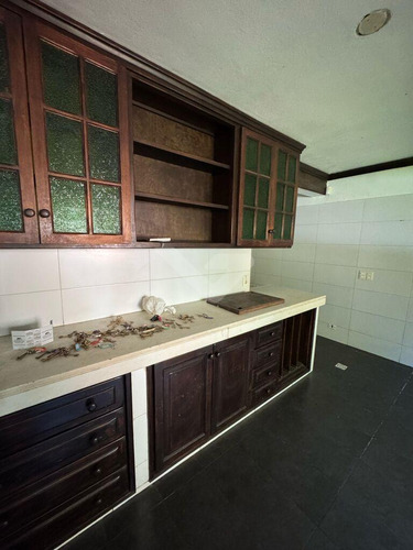 Venta Y Alquiler Casa Carrasco Sur. Proximo A Arocena. Ideal Empresa. 6 Dormitorios. Servicio. Coche