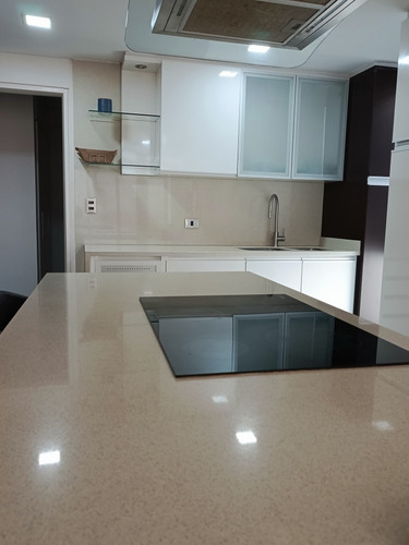Apartamento En Alquiler Fijo, Blue Bay Playa Moreno. Pampat