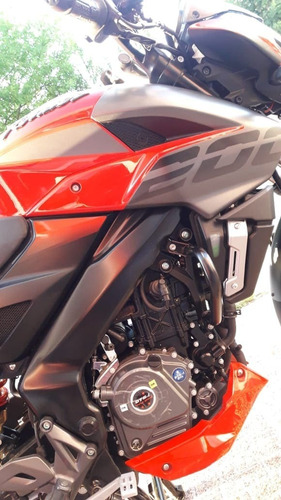 Imagen 5 de 18 de Bajaj Rouser Ns 200 División Ruedas
