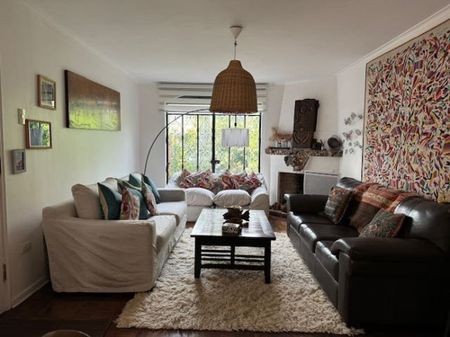Casa En Venta De 7 Dorm. En Ñuñoa