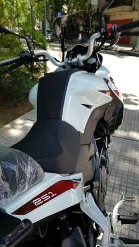 Imagen 10 de 15 de Benelli Trk 251 Abs, Cubiertas Metzeler En Stock Agrobikes